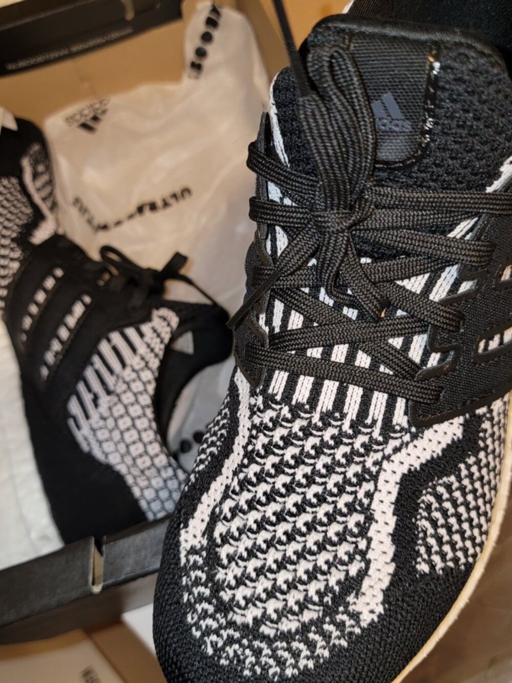 Adidas Ultraboost Like New - Picture 4 of 5